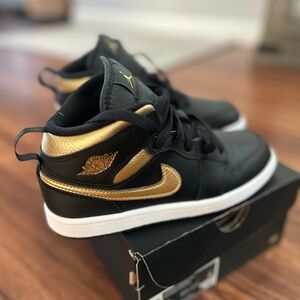 Jordan 1 Mid